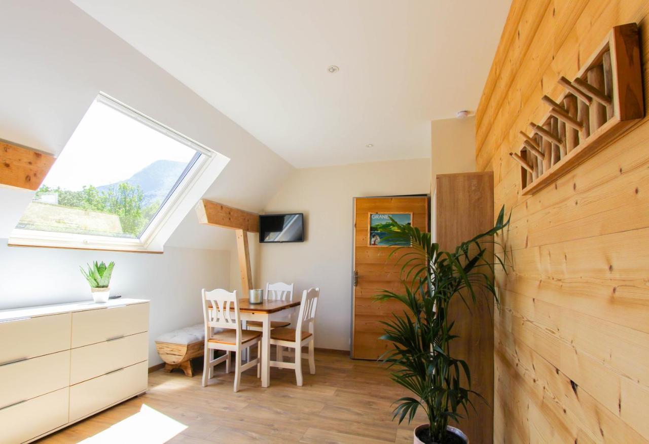 L'Etang De La Tourne Bed & Breakfast Les Marches Dış mekan fotoğraf