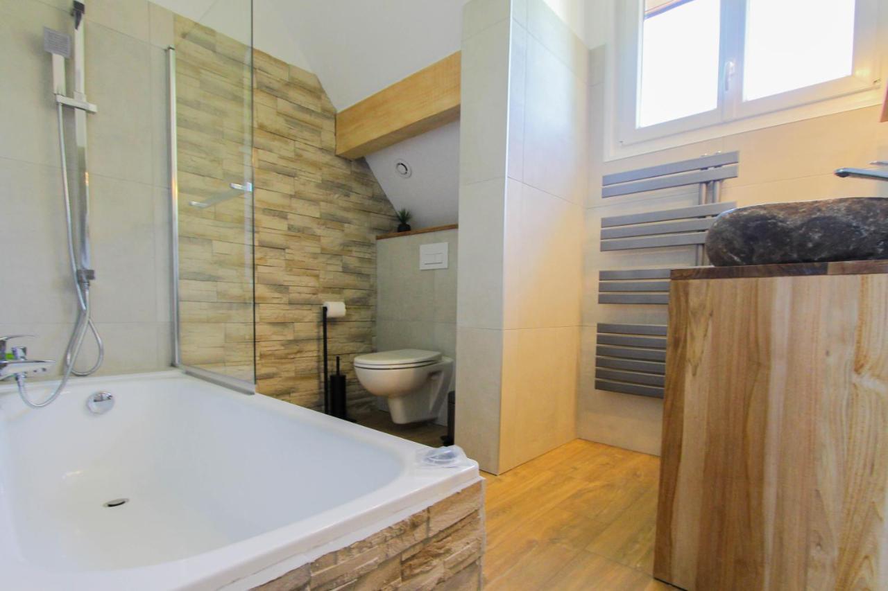 L'Etang De La Tourne Bed & Breakfast Les Marches Dış mekan fotoğraf