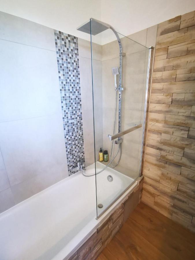L'Etang De La Tourne Bed & Breakfast Les Marches Dış mekan fotoğraf